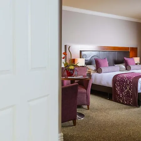 Отель The Brehon & 4*