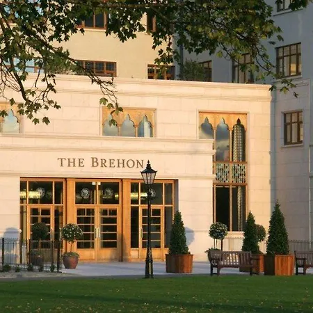 Отель The Brehon & 4*