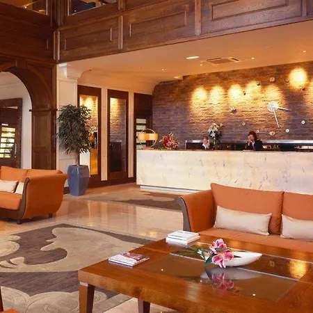 Отель The Brehon & 4*