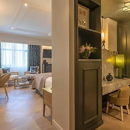 The Brehon & 4*