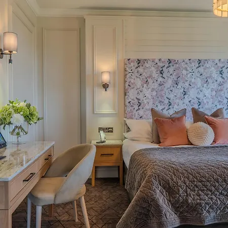 Hotel The Brehon &